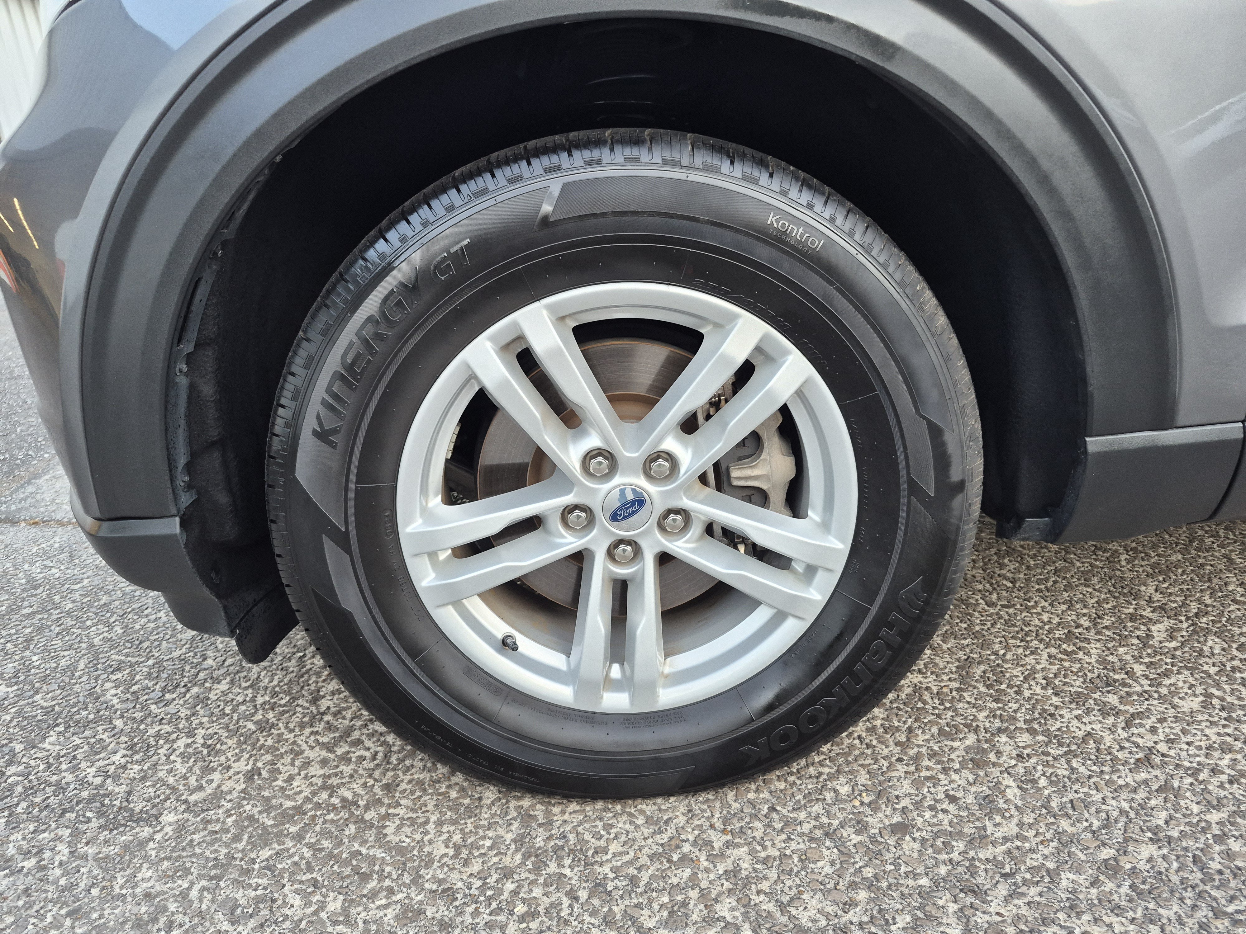 Certified 2024 Ford Explorer XLT RWD image 7