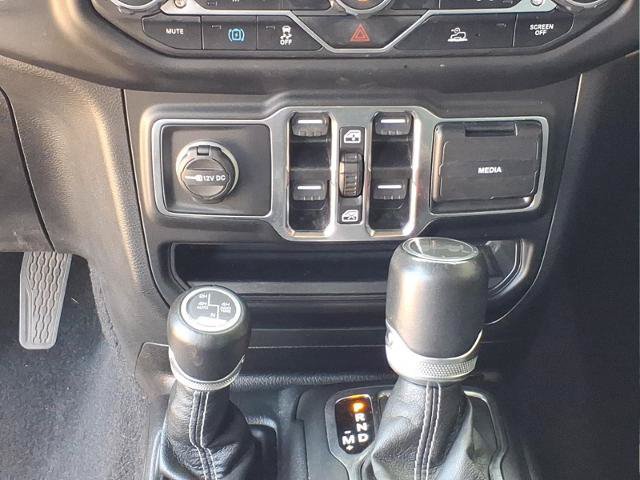 Used 2023 Jeep Wrangler Unlimited Sahara AWD/4WD image 17