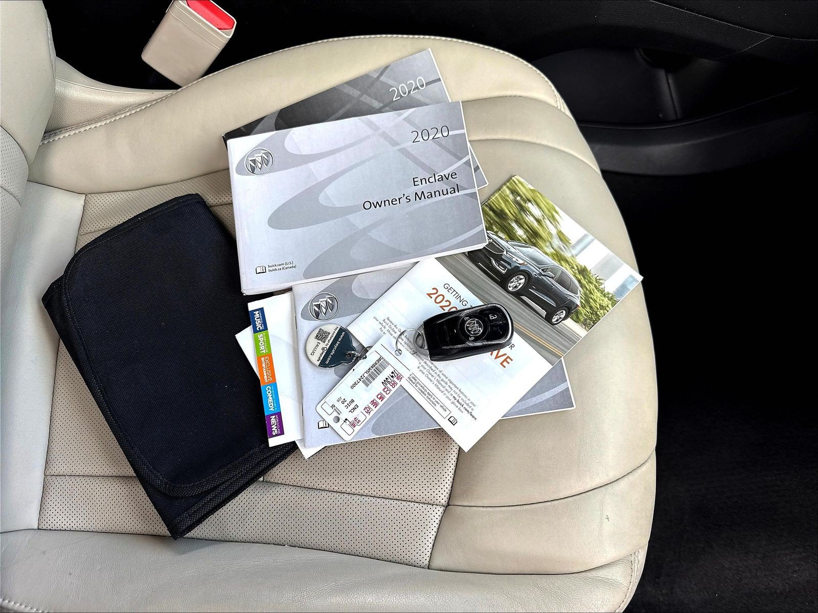 Used 2020 Buick Enclave Essence w/ Sound and Sites Package FWD image 40