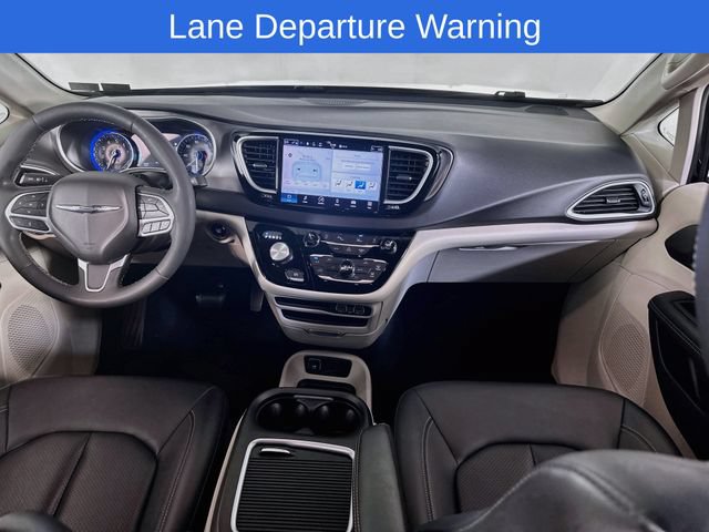 Used 2024 Chrysler Pacifica Touring-L FWD image 17
