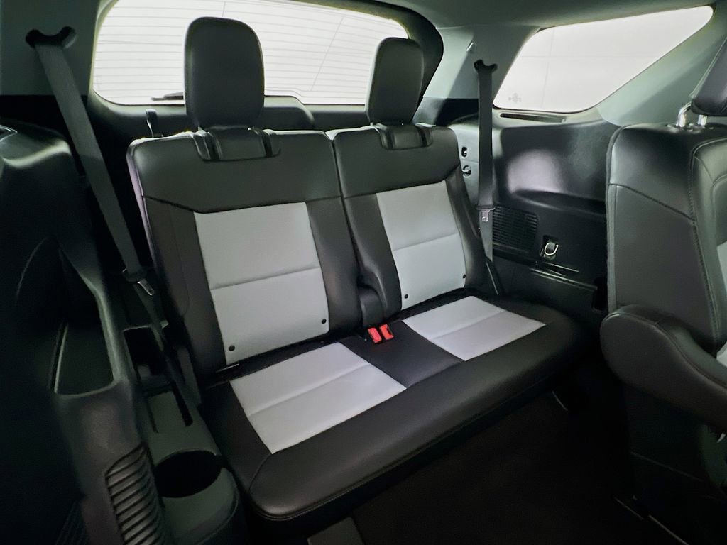 Certified 2023 Ford Explorer XLT w/ Equipment Group 202A AWD/4WD image 31