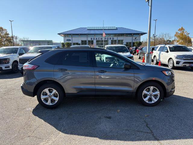 Certified 2022 Ford Edge SE image 4