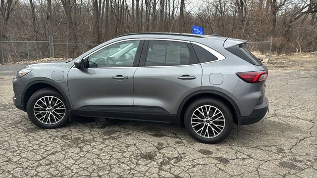 Certified 2024 Ford Escape SE w/ PHEV Premium Package image 2