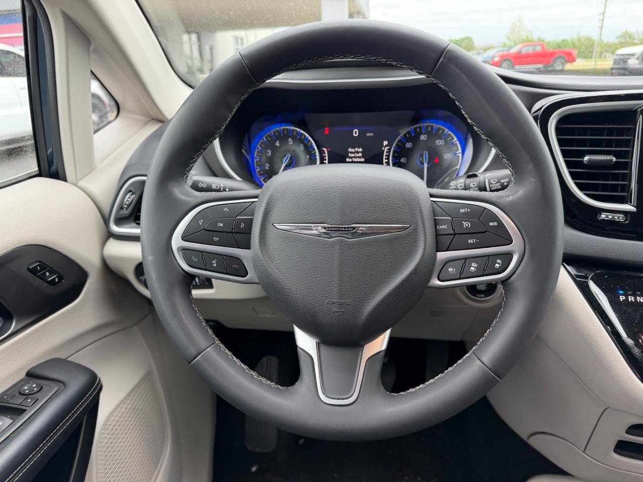Used 2024 Chrysler Pacifica Touring-L FWD image 14