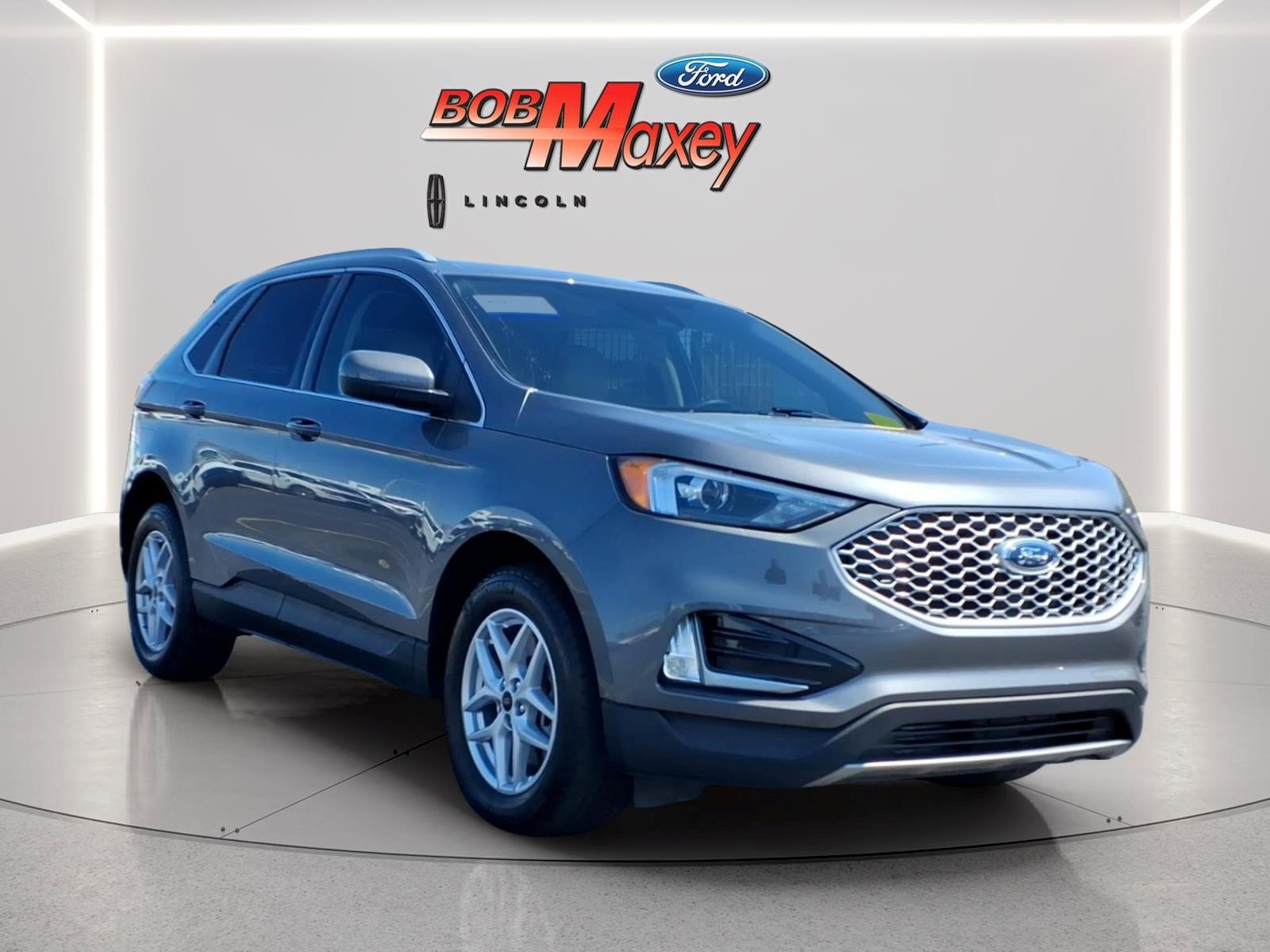 Certified 2024 Ford Edge SEL w/ Convenience Package AWD/4WD image 3