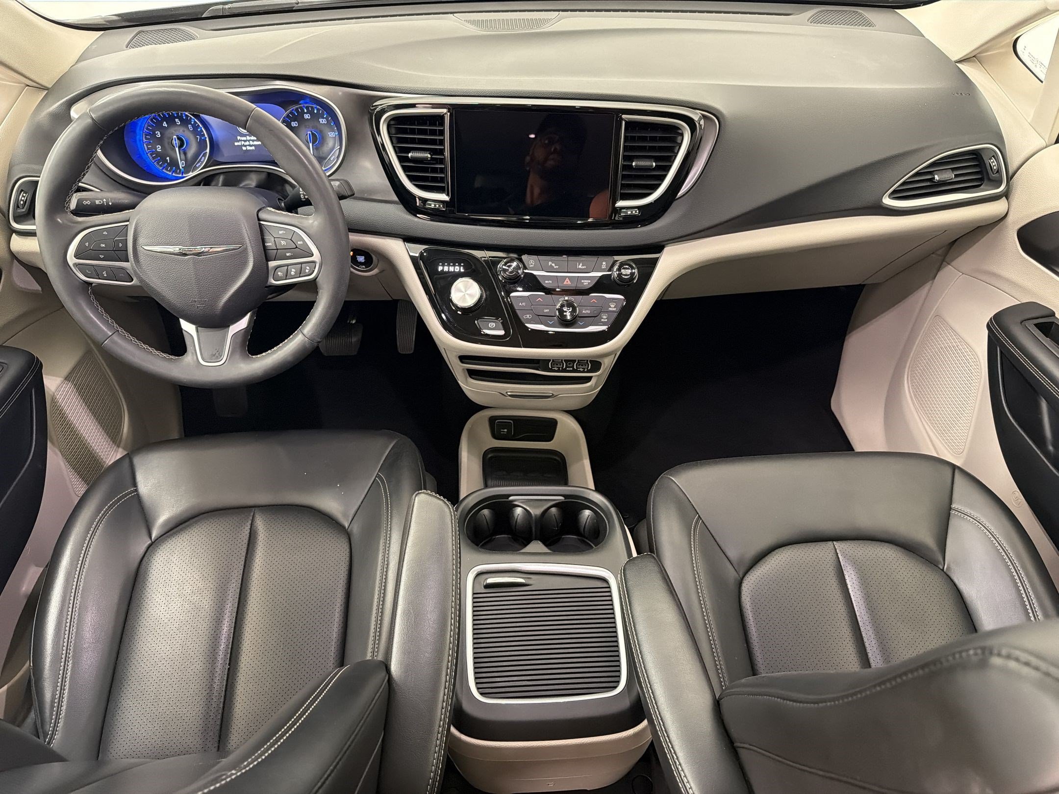 Used 2023 Chrysler Pacifica Touring-L FWD image 15