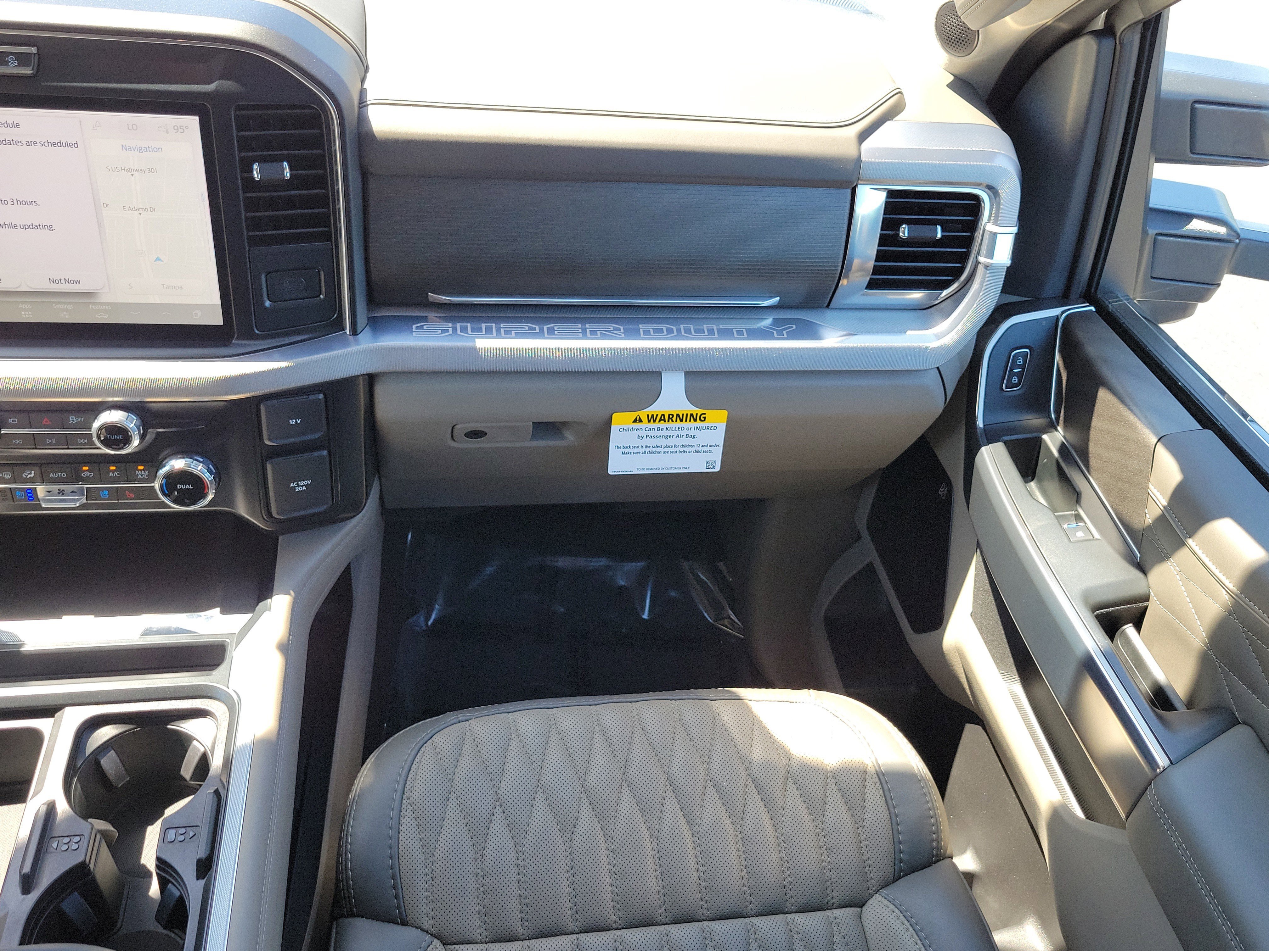 Certified 2025 Ford F250 Platinum w/ Platinum Plus Package AWD/4WD image 16