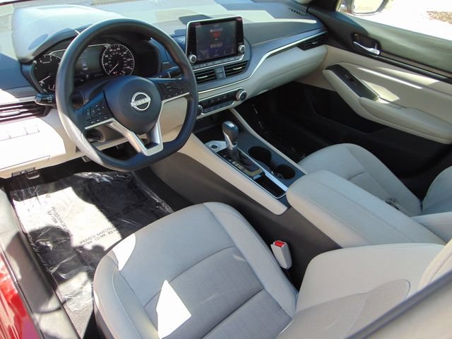 Used 2025 Nissan Altima 2.5 SV FWD image 11