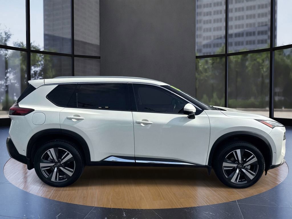 Used 2023 Nissan Rogue Platinum w/ Platinum Premium Package image 2
