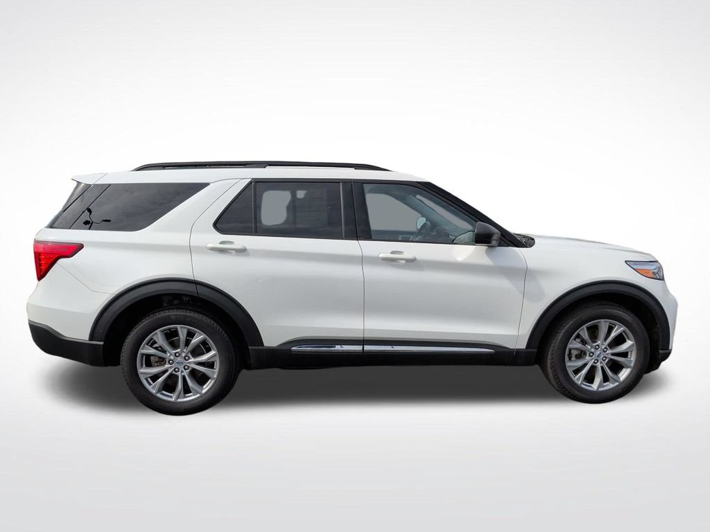 Certified 2023 Ford Explorer XLT w/ Equipment Group 202A AWD/4WD image 9