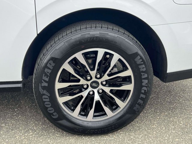 Certified 2025 Ford Expedition Max Platinum image 13