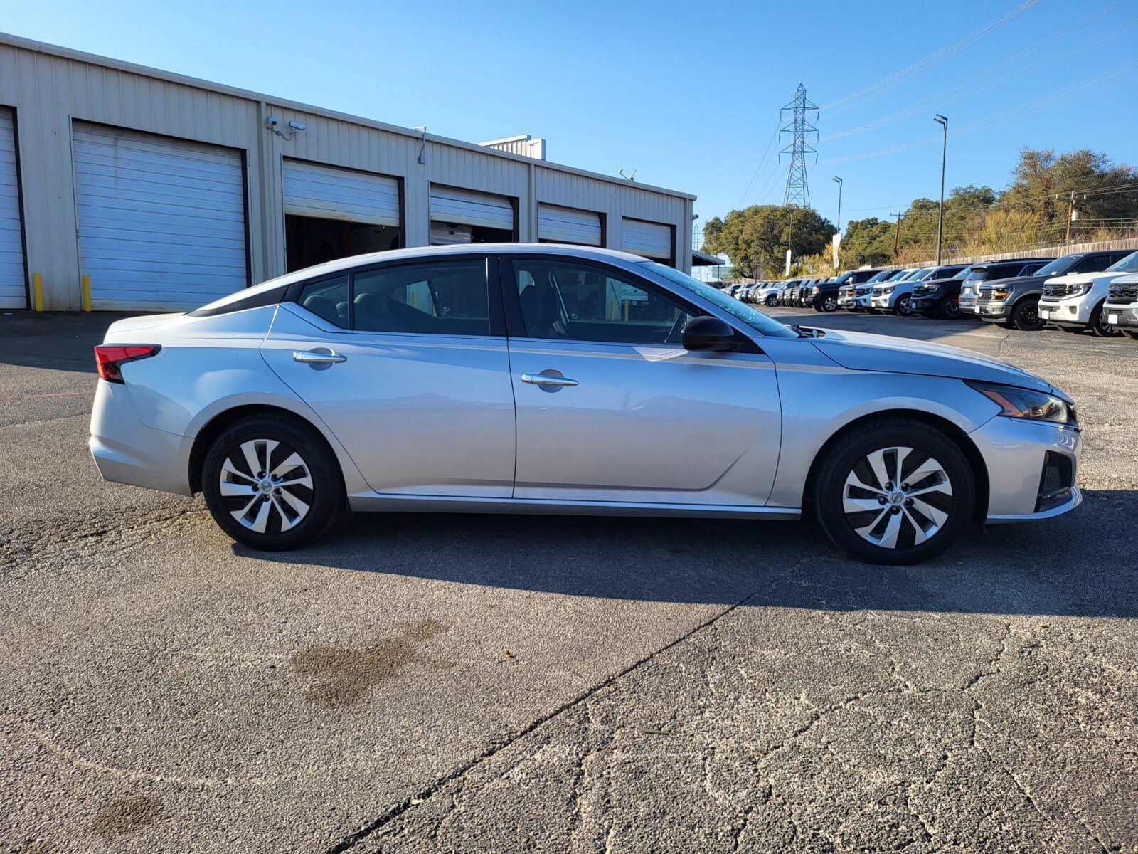 Used 2024 Nissan Altima 2.5 S image 2
