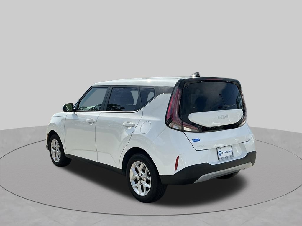 Used 2025 Kia Soul LX w/ LX Technology Package FWD image 6