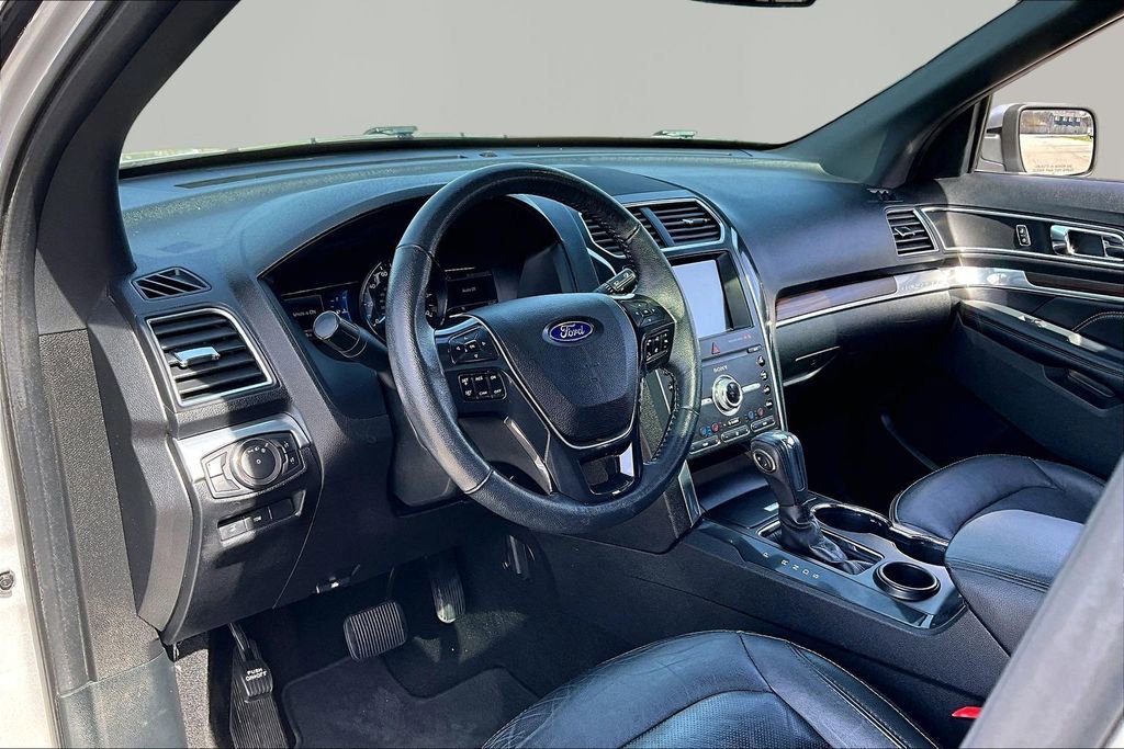 Certified 2019 Ford Explorer Limited w/ Class III Trailer Tow Package image 14