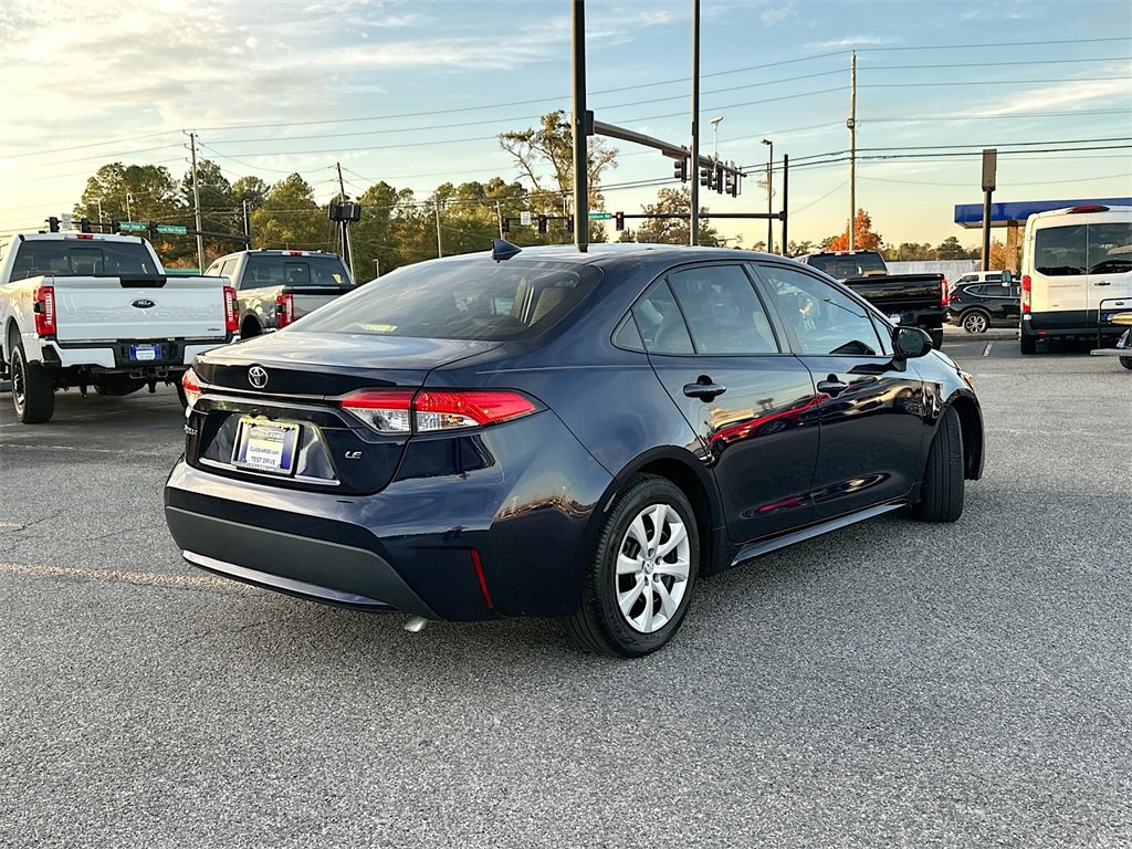 Used 2022 Toyota Corolla LE image 4