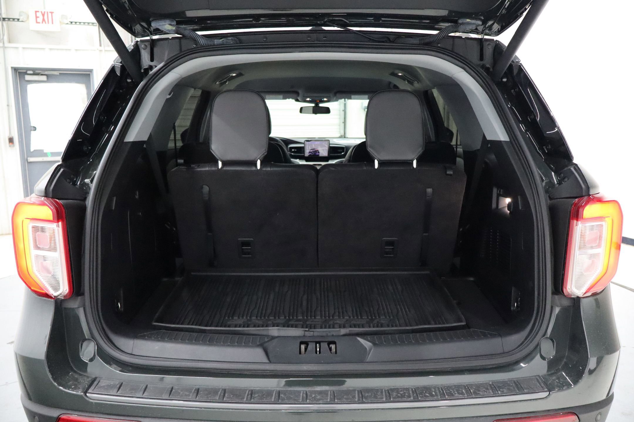 Certified 2023 Ford Explorer XLT w/ Equipment Group 202A RWD image 34