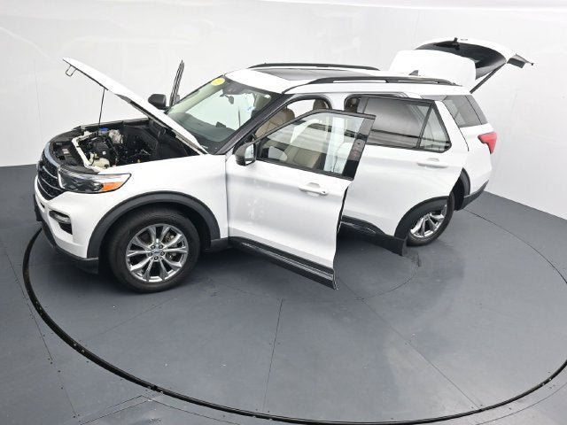 Certified 2021 Ford Explorer XLT w/ Equipment Group 202A AWD/4WD image 36