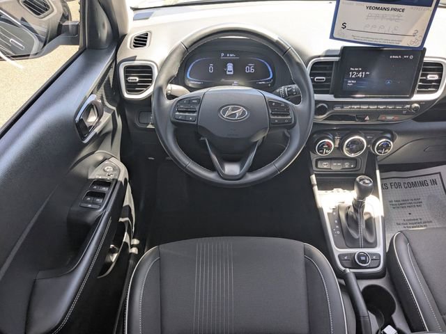 Used 2024 Hyundai Venue Limited FWD image 14