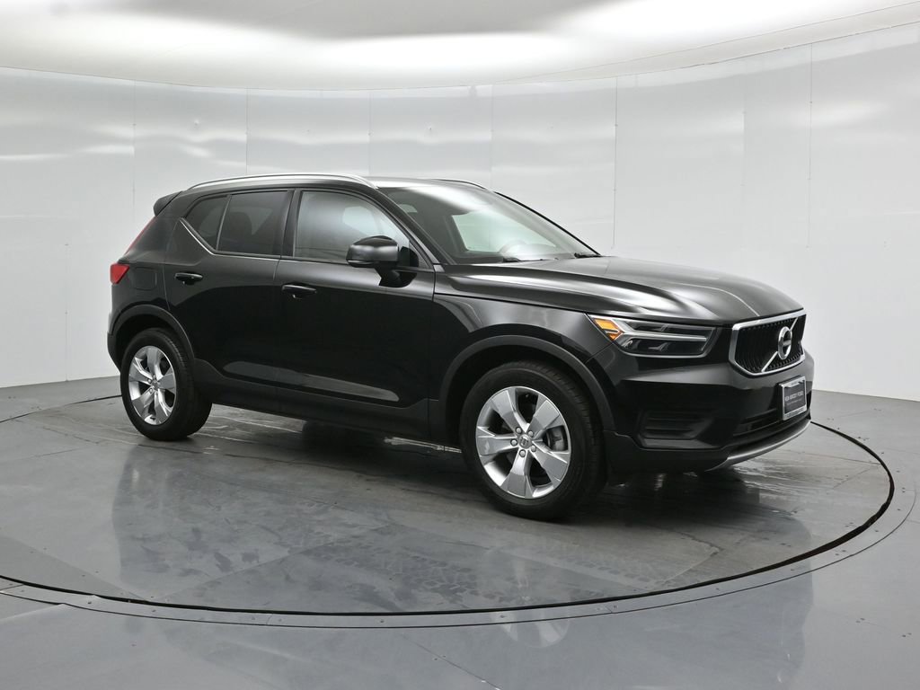 Used 2022 Volvo XC40 T5 Momentum image 21