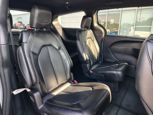 Used 2025 Chrysler Pacifica Select FWD image 14
