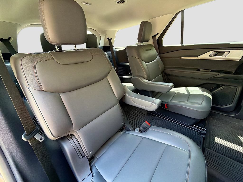 Certified 2025 Ford Explorer Active w/ Active Comfort Package AWD/4WD image 29