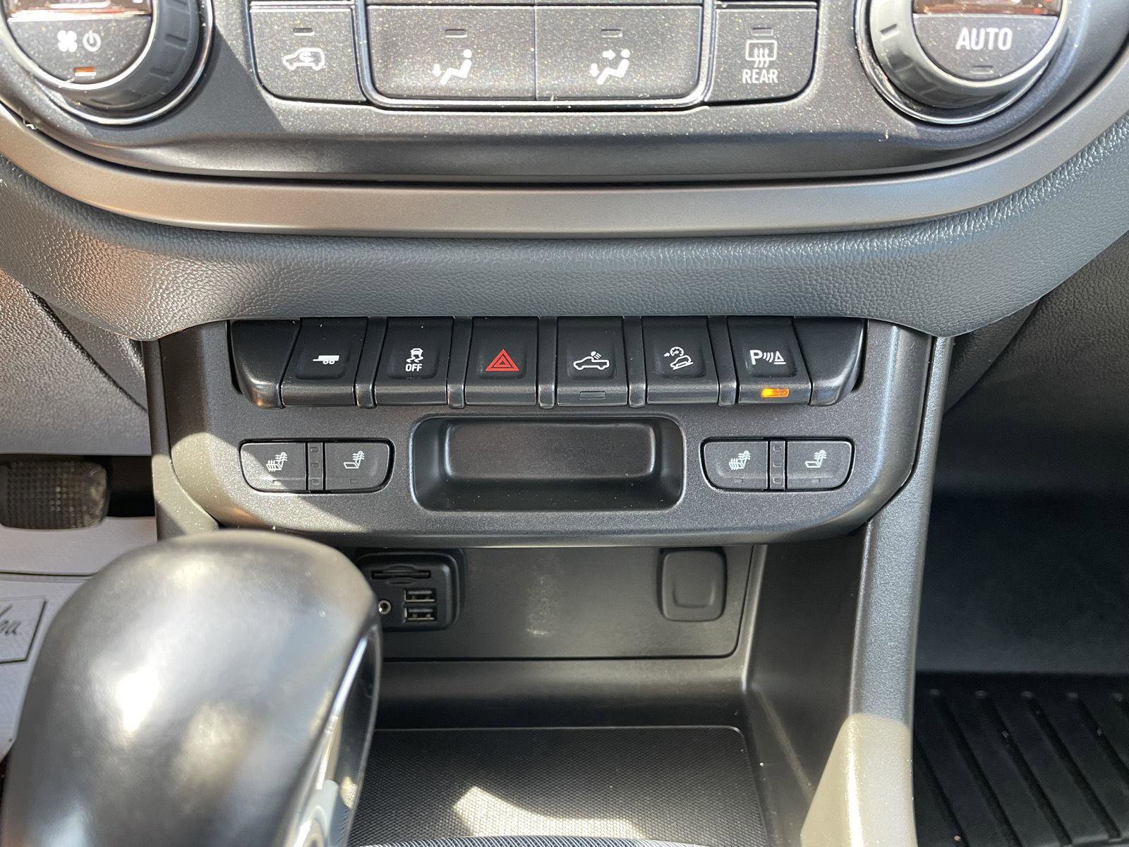 Used 2022 Chevrolet Colorado Z71 AWD/4WD image 27