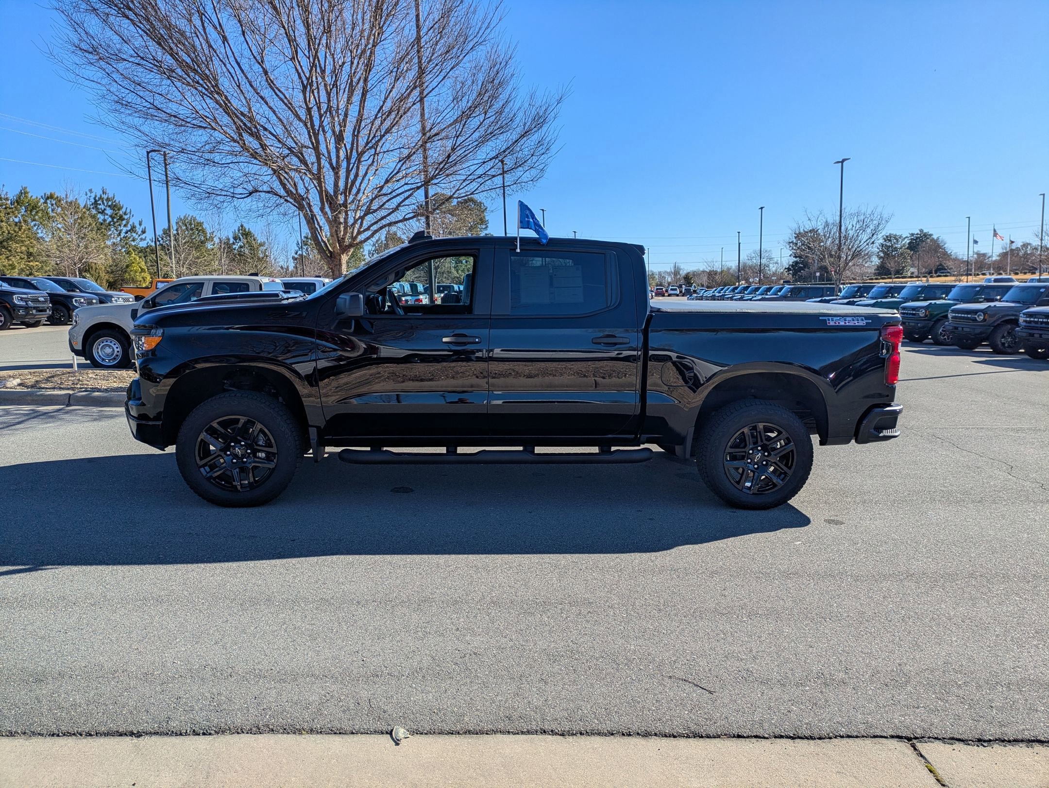 Used 2025 Chevrolet Silverado 1500 Custom Trail Boss w/ Turbomax Blackout Package image 2