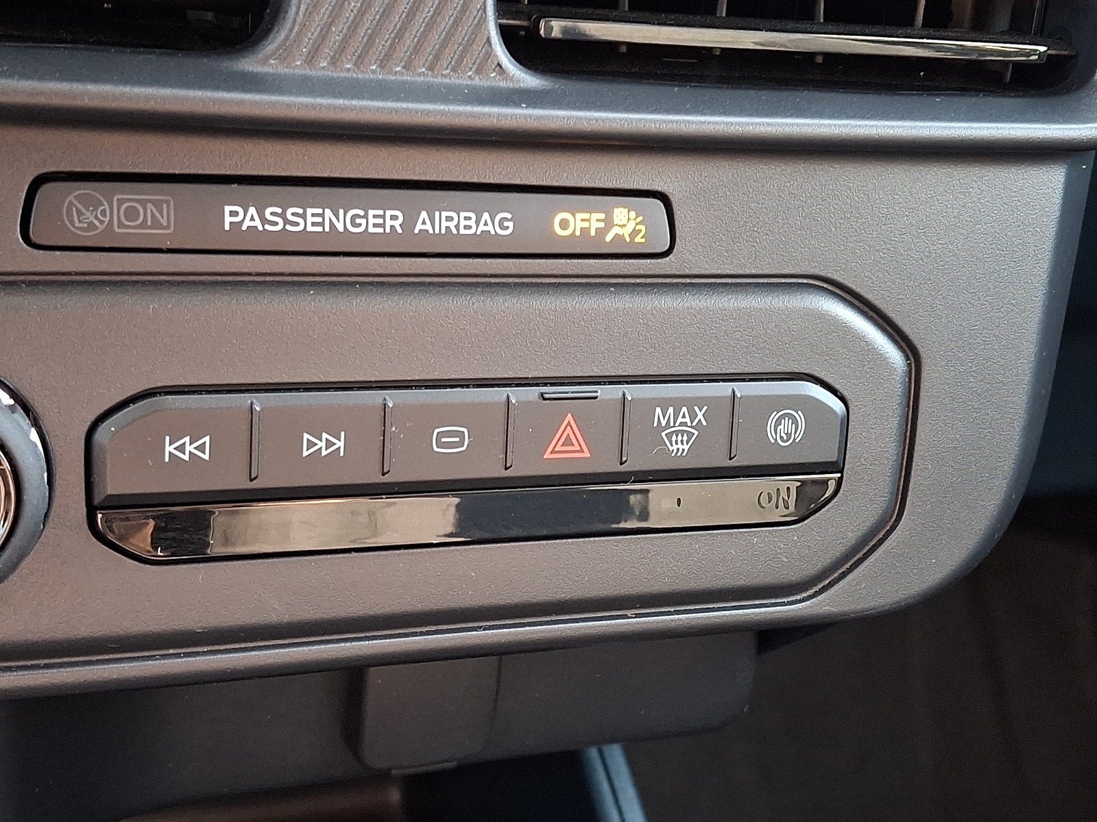 Certified 2025 Ford Maverick XL FWD image 24