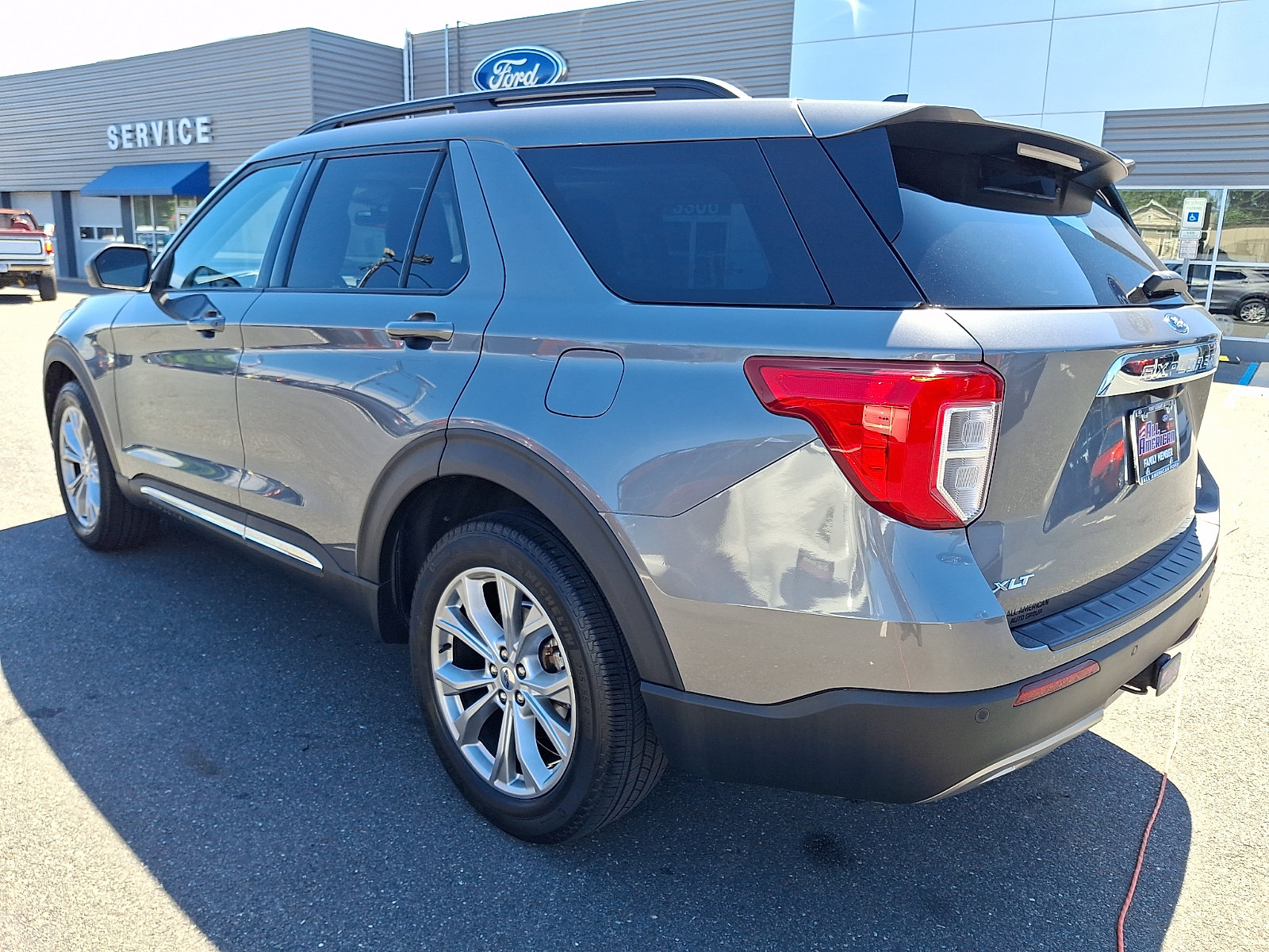 Certified 2023 Ford Explorer XLT w/ Equipment Group 202A AWD/4WD image 7