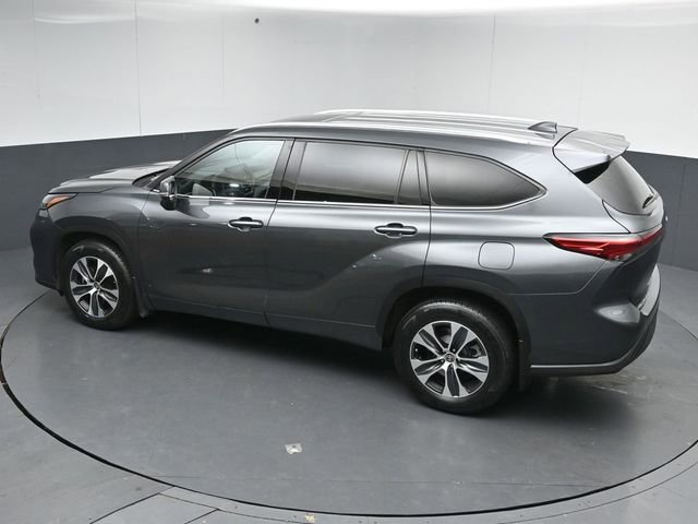 Used 2021 Toyota Highlander XLE AWD/4WD image 50