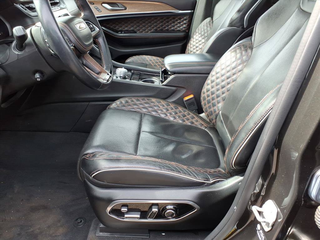 Used 2022 Jeep Grand Cherokee L Summit w/ Luxury Tech Group V AWD/4WD image 16