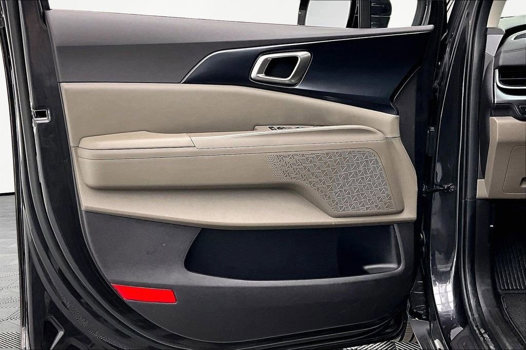 Used 2025 Kia Carnival LXS image 23