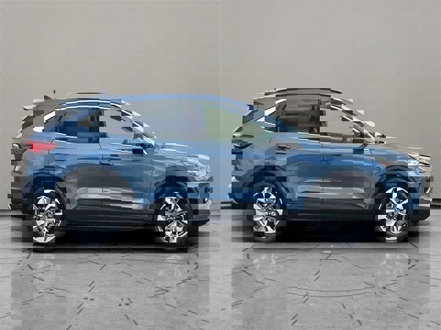 Certified 2023 Ford Escape Platinum w/ Premium Technology Package image 2