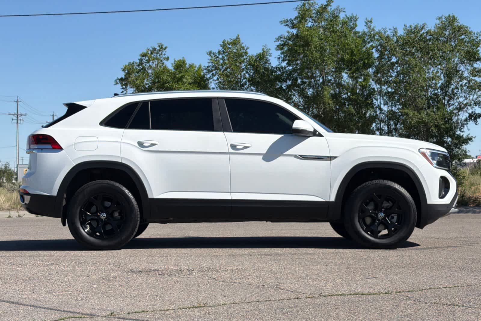Used 2024 Volkswagen Atlas Cross Sport SE w/ Panoramic Sunroof Package AWD/4WD image 8