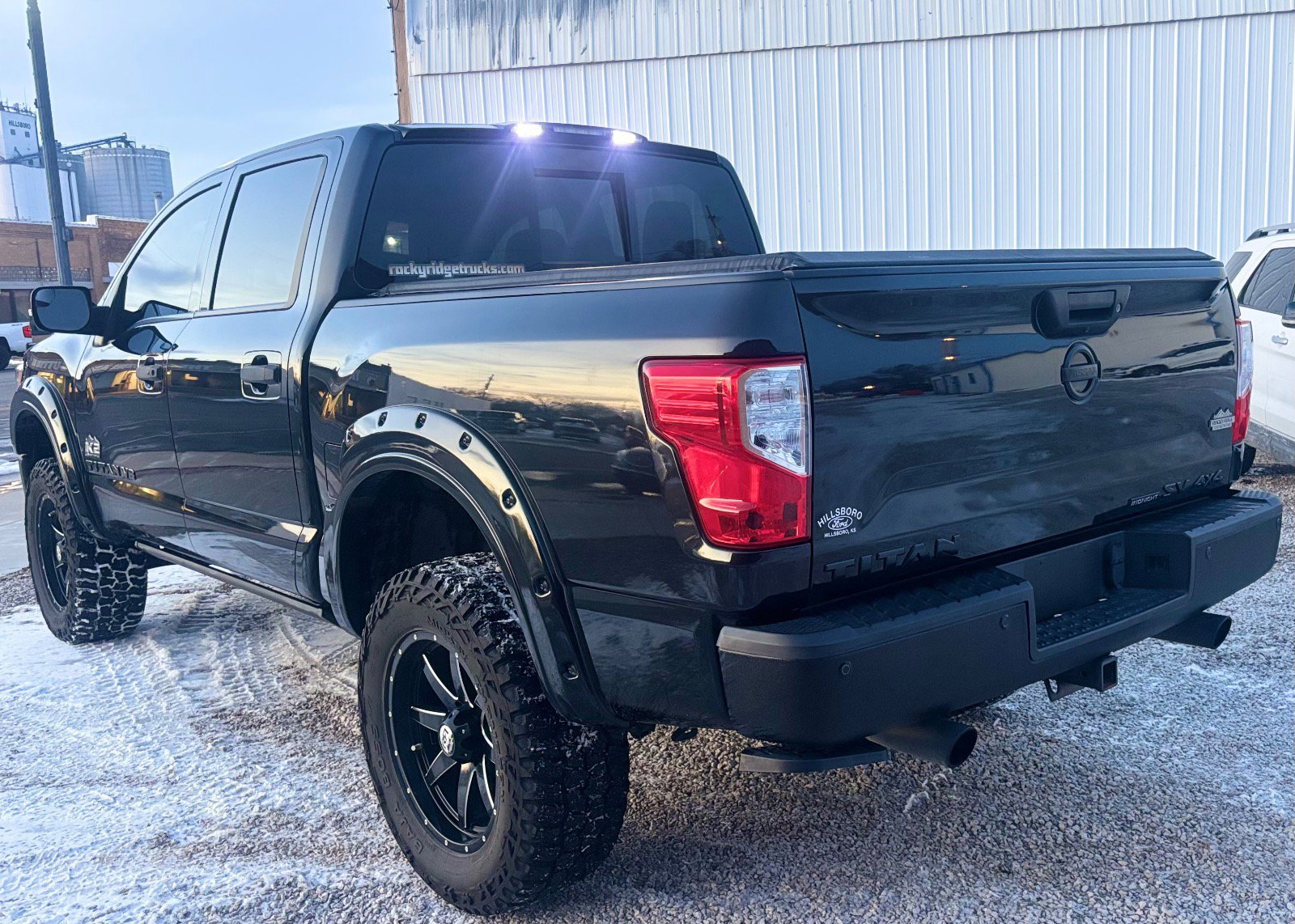 Used 2019 Nissan Titan SV w/ SV Convenience Package image 3