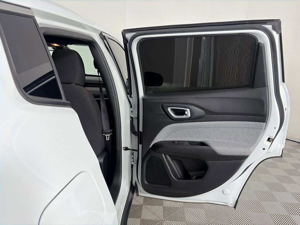 Used 2023 Jeep Compass Sport image 27