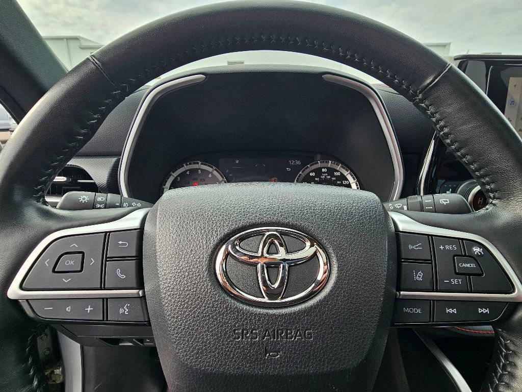 Used 2023 Toyota Highlander XSE image 23