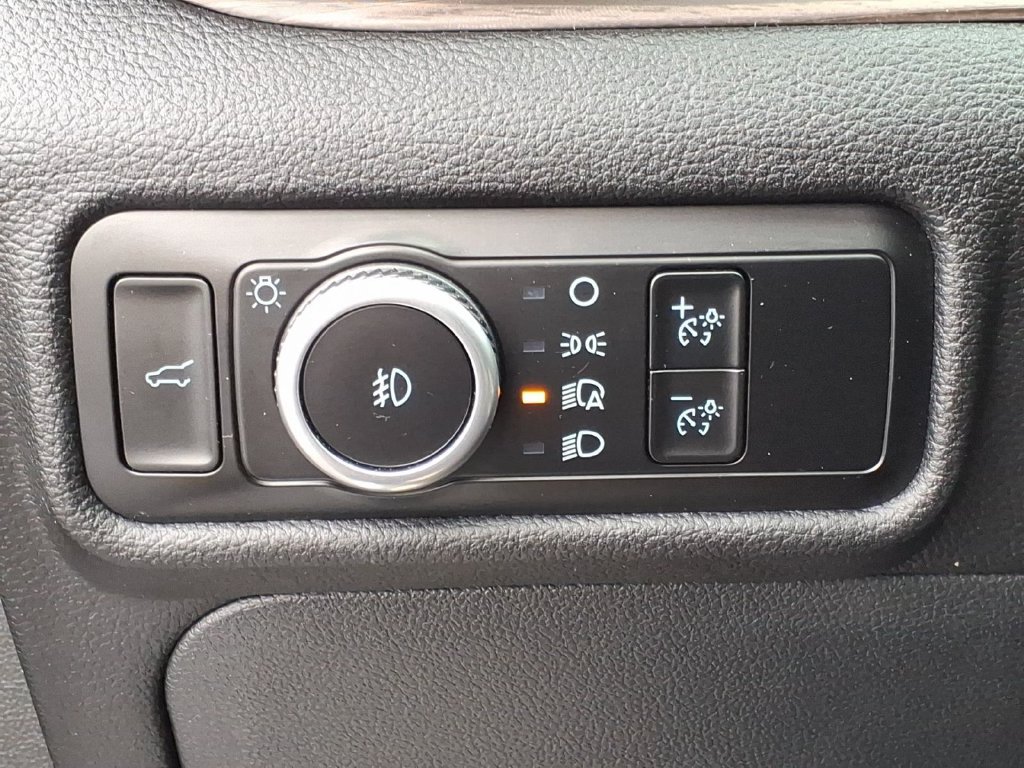 Certified 2023 Ford Explorer Limited w/ Limited Technology Package AWD/4WD image 19