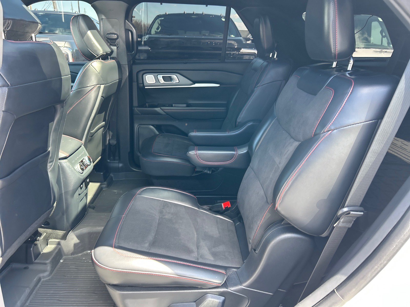 Certified 2025 Ford Explorer ST AWD/4WD image 11