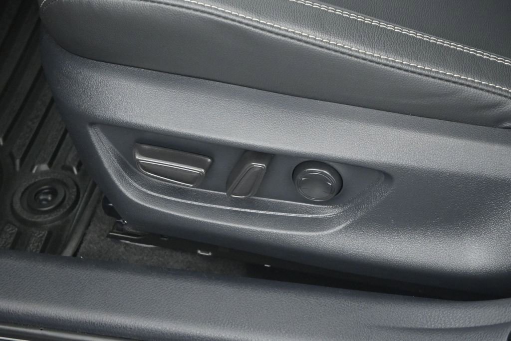 Used 2025 Toyota Camry SE FWD image 10
