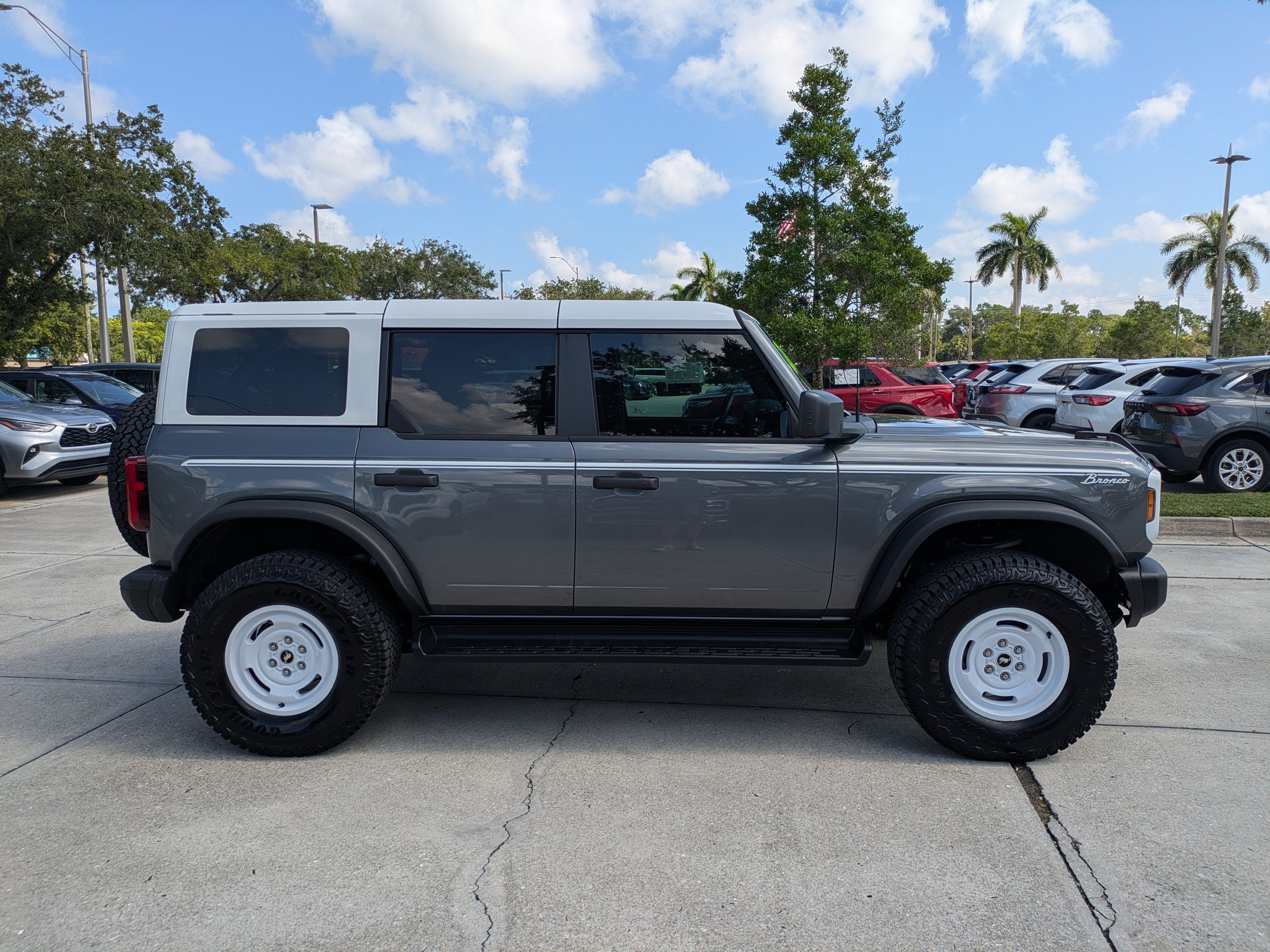 Certified 2026 Ford Bronco Heritage Edition AWD/4WD image 3