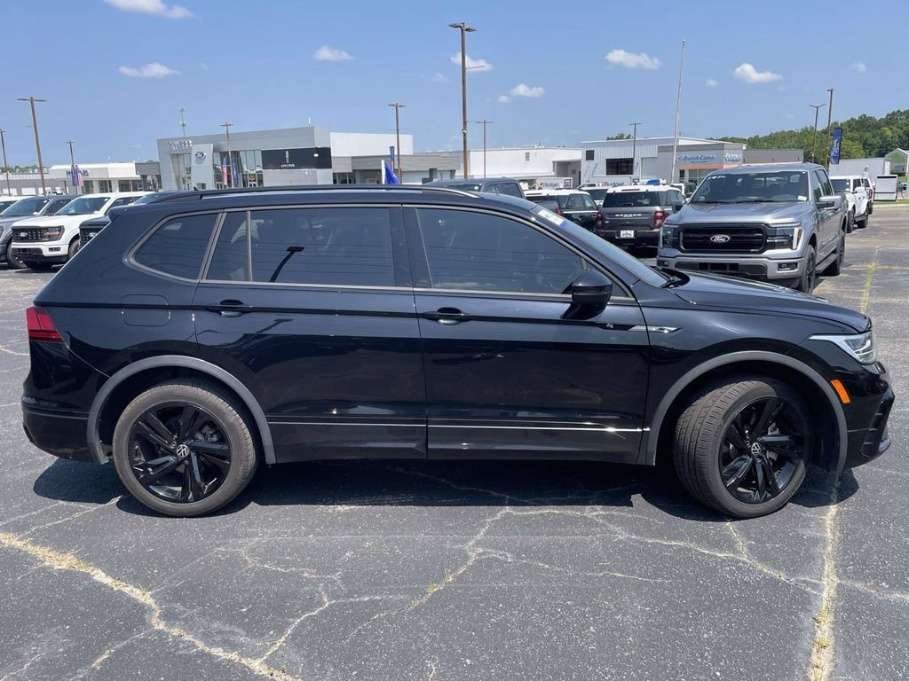 Used 2023 Volkswagen Tiguan SE R-Line FWD image 2