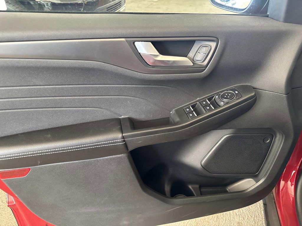 Certified 2025 Ford Escape Base image 14