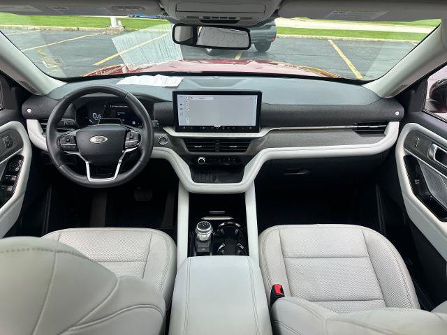 Certified 2025 Ford Explorer Platinum w/ Ultimate Package AWD/4WD image 15