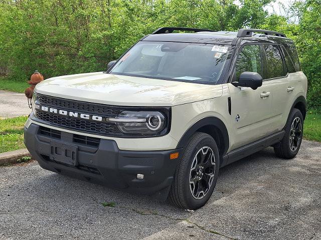 Certified 2025 Ford Bronco Sport Outer Banks w/ Outer Banks Tech Package+ AWD/4WD image 3