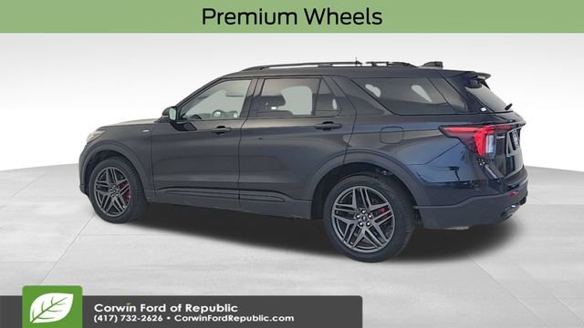 Certified 2025 Ford Explorer ST-Line w/ ST-Line Street Pack AWD/4WD image 5