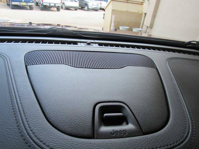 Used 2020 Jeep Cherokee Limited w/ Technology Group AWD/4WD image 36
