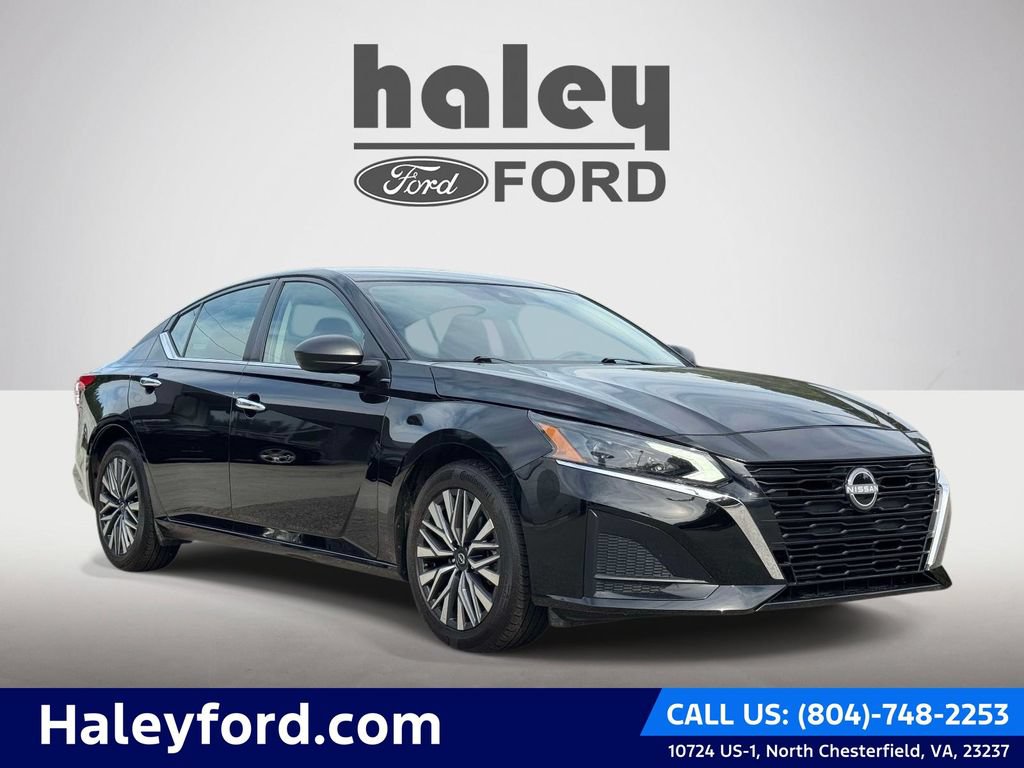 Used 2025 Nissan Altima 2.5 SV FWD image 1