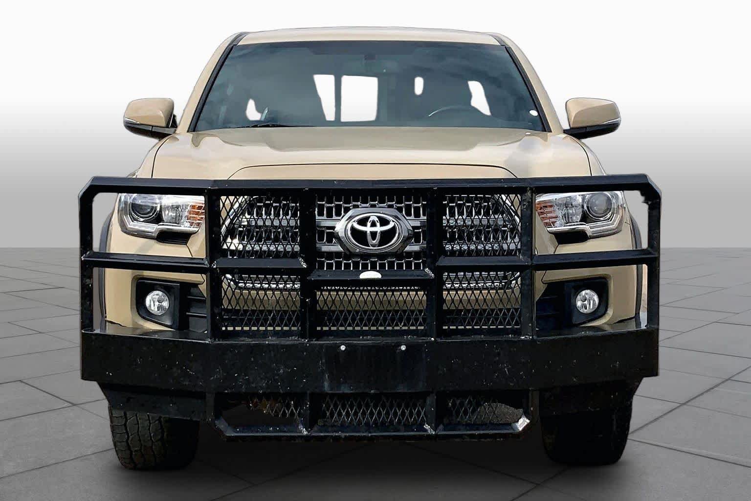 Used 2017 Toyota Tacoma TRD Off-Road w/ Tow Package AWD/4WD image 4