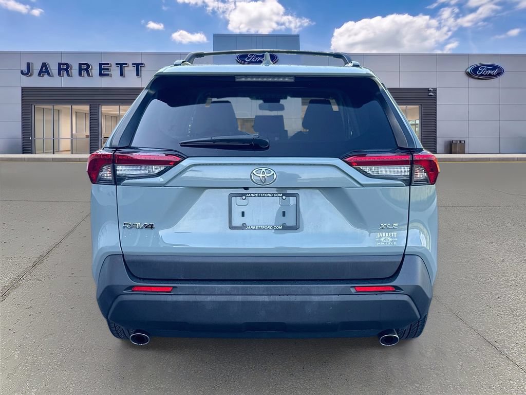 Used 2019 Toyota RAV4 XLE w/ Convenience Package FWD image 6